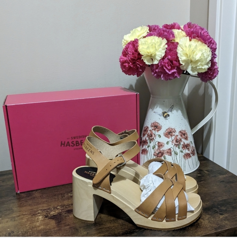 NWOT Swedish Hasbeens, Elsie, Natural, Size 7.5